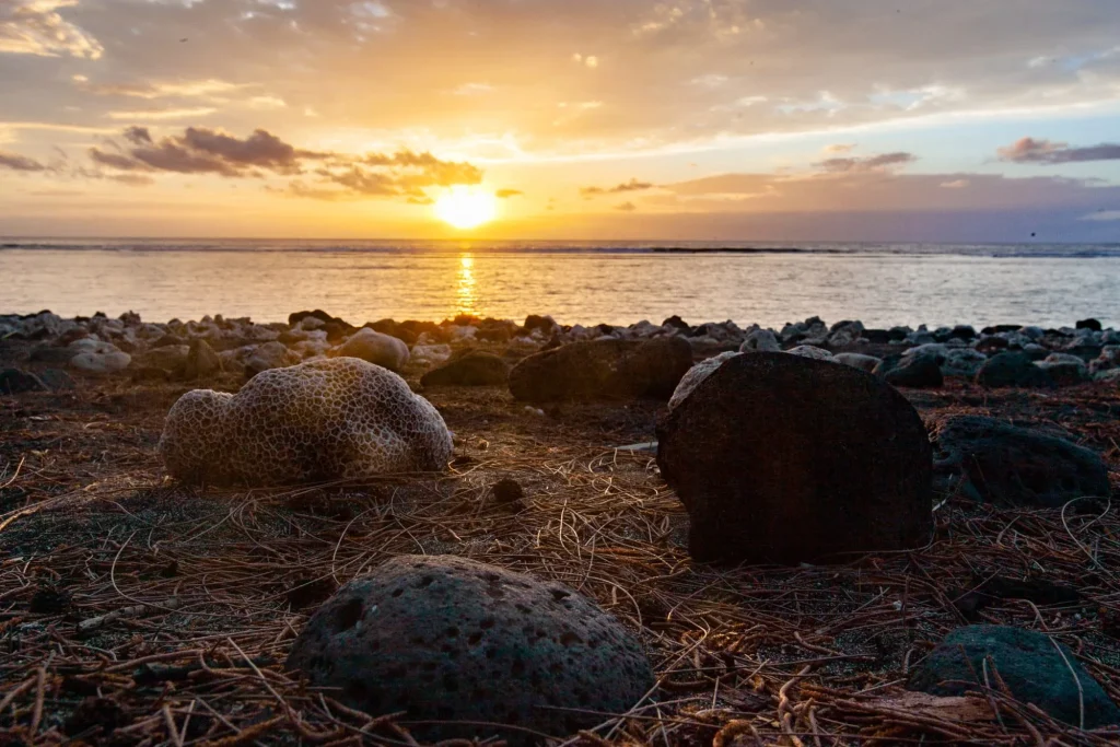 Coucher de soleil sur une plage à la Réunion